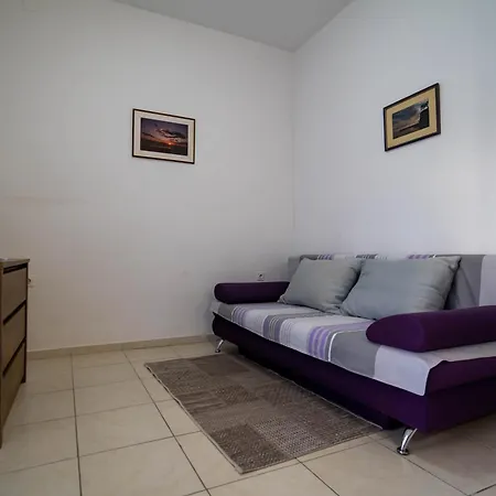 Nevenka Apartamento *